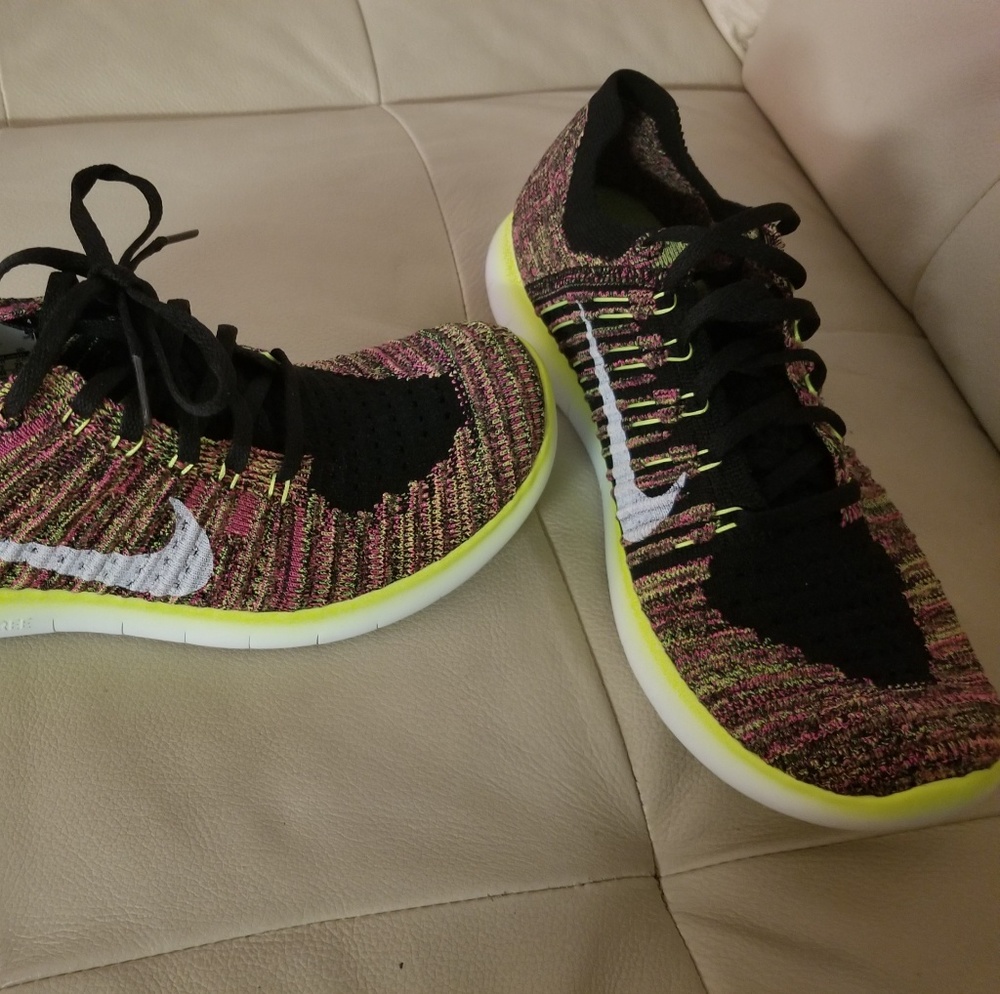 Nike Flyknit Free Run - Never worn